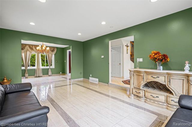 7178 Heather Heath, West Bloomfield, MI 48322