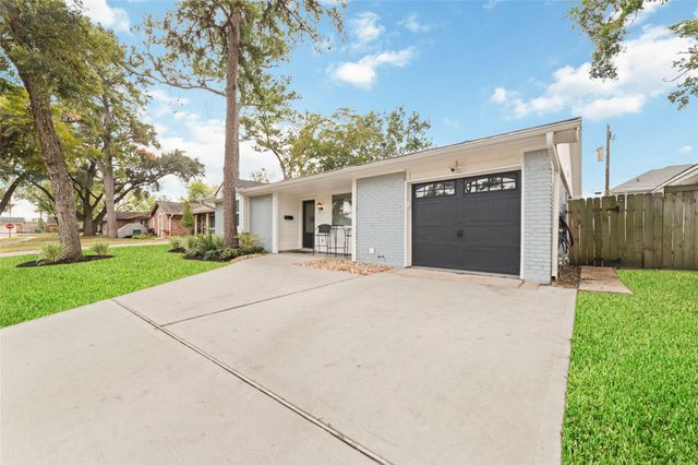 3815 April Lane, Houston, TX 77092