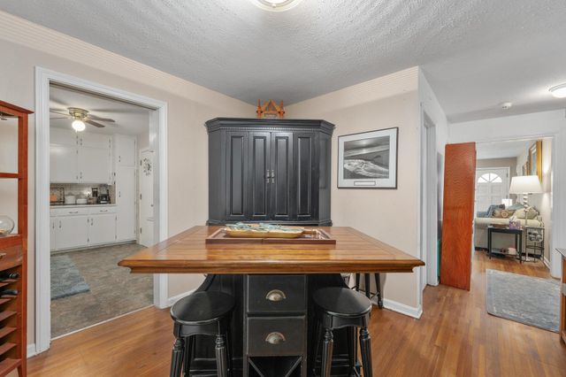 727 S Fountain Ave, Wichita, KS 67218