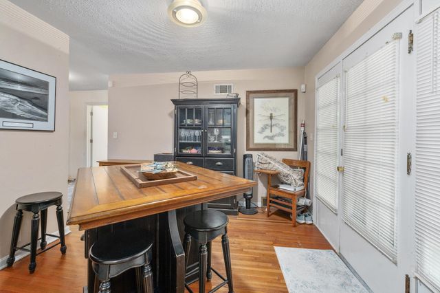 727 S Fountain Ave, Wichita, KS 67218