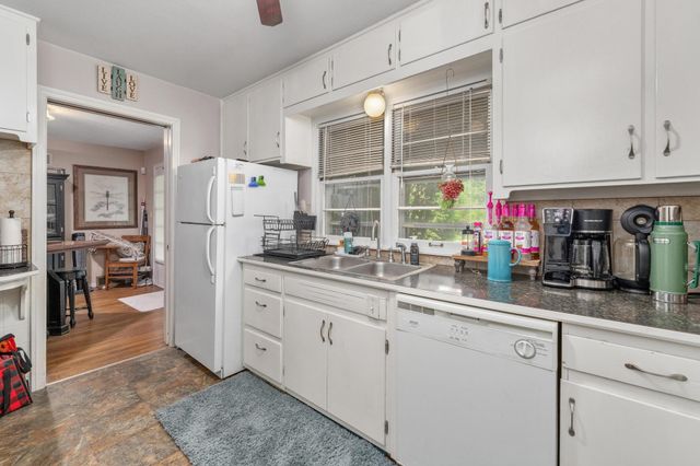 727 S Fountain Ave, Wichita, KS 67218