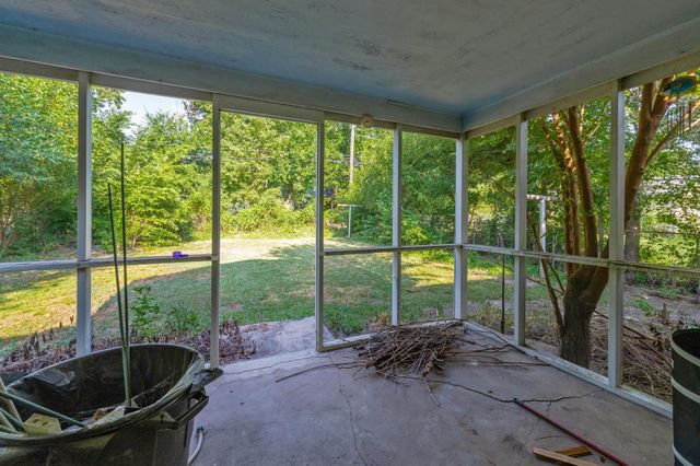 727 S Fountain Ave, Wichita, KS 67218