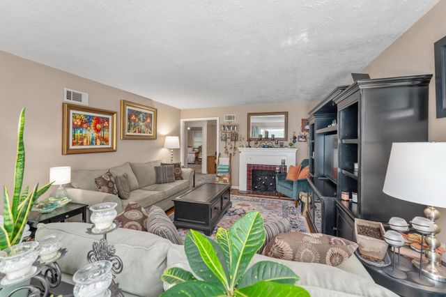 727 S Fountain Ave, Wichita, KS 67218