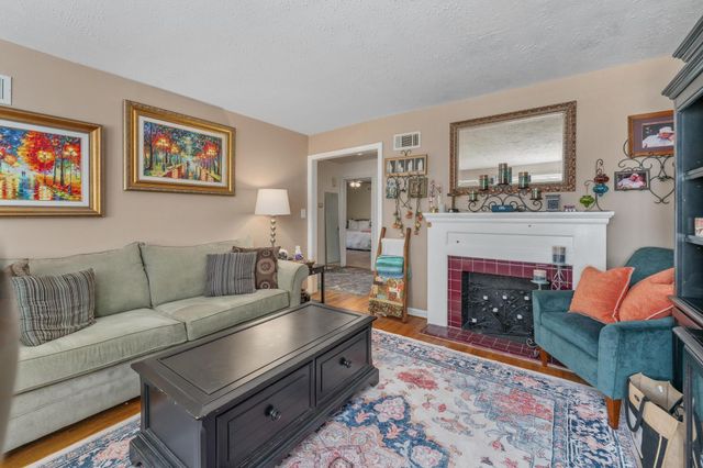 727 S Fountain Ave, Wichita, KS 67218