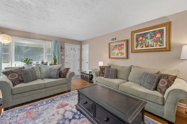 727 S Fountain Ave, Wichita, KS 67218