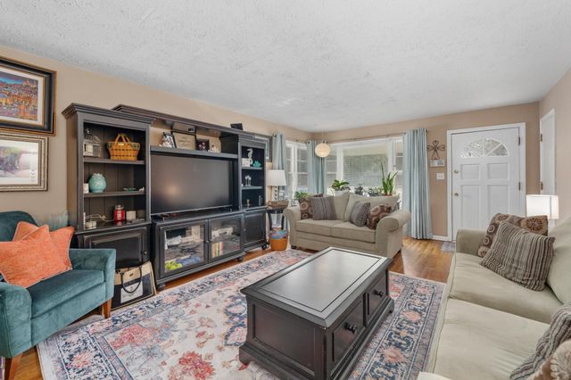 727 S Fountain Ave, Wichita, KS 67218