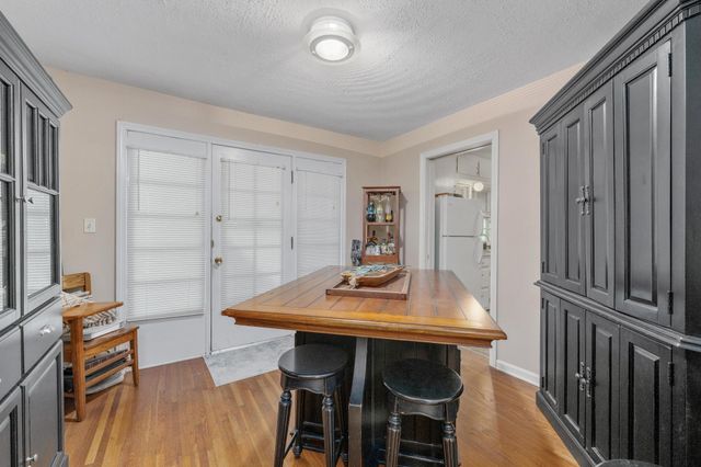 727 S Fountain Ave, Wichita, KS 67218