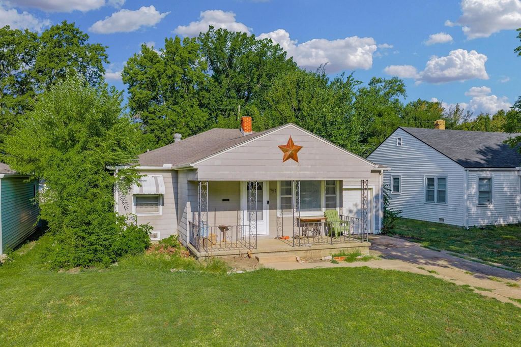 727 S Fountain Ave, Wichita, KS 67218