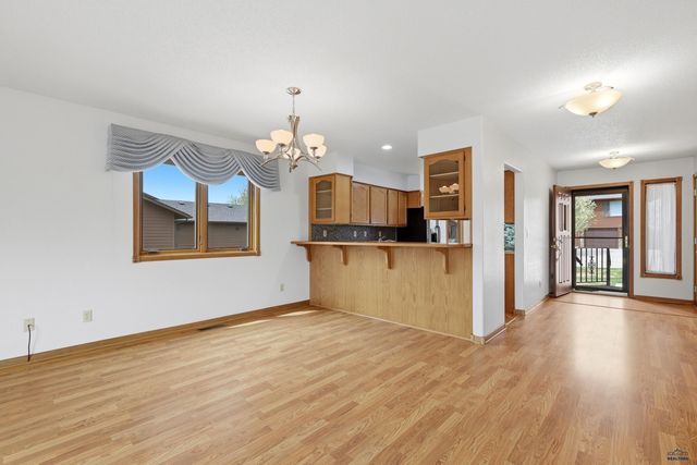 1055 DUFFER DR, Rapid City, SD 57702