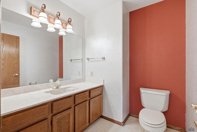 1055 DUFFER DR, Rapid City, SD 57702