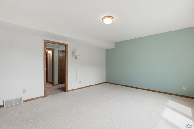 1055 DUFFER DR, Rapid City, SD 57702