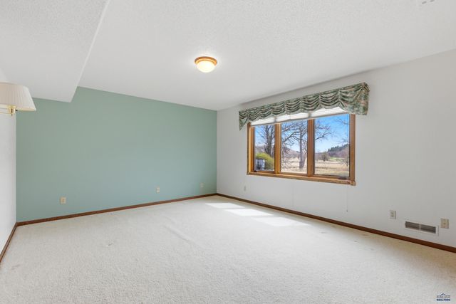 1055 DUFFER DR, Rapid City, SD 57702