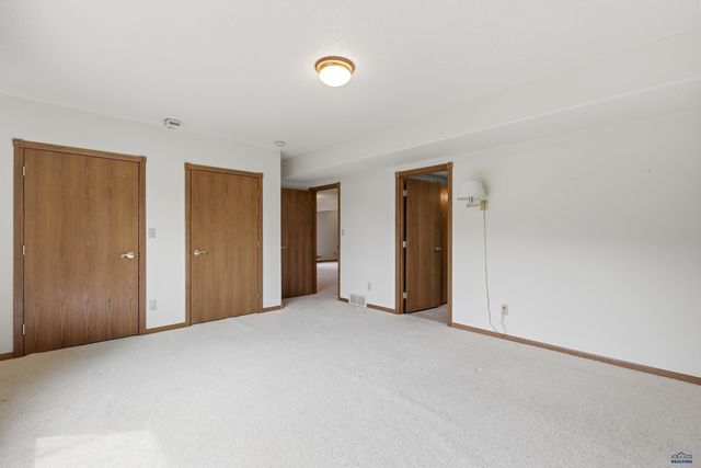 1055 DUFFER DR, Rapid City, SD 57702