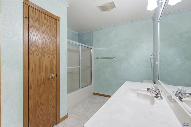 1055 DUFFER DR, Rapid City, SD 57702