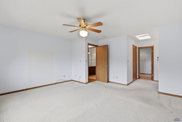 1055 DUFFER DR, Rapid City, SD 57702
