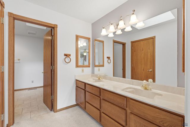 1055 DUFFER DR, Rapid City, SD 57702