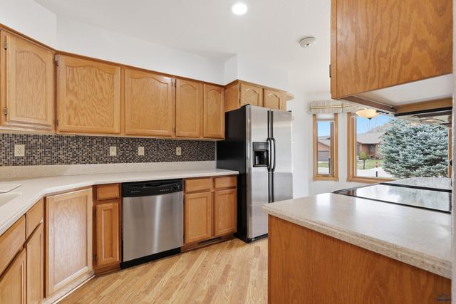 1055 DUFFER DR, Rapid City, SD 57702