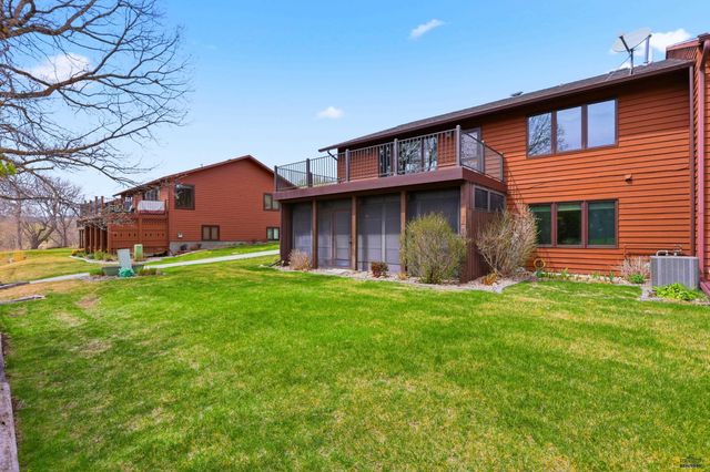1055 DUFFER DR, Rapid City, SD 57702