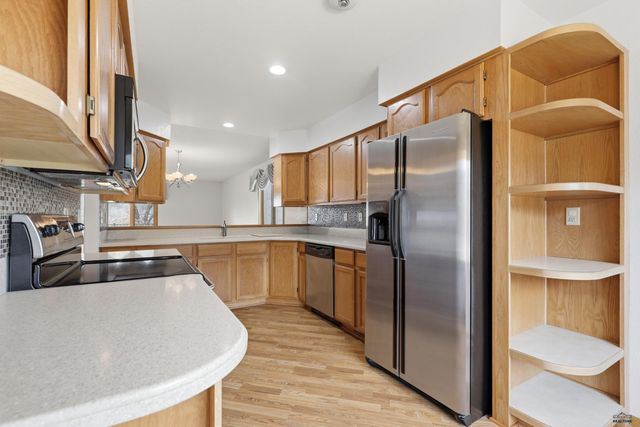 1055 DUFFER DR, Rapid City, SD 57702
