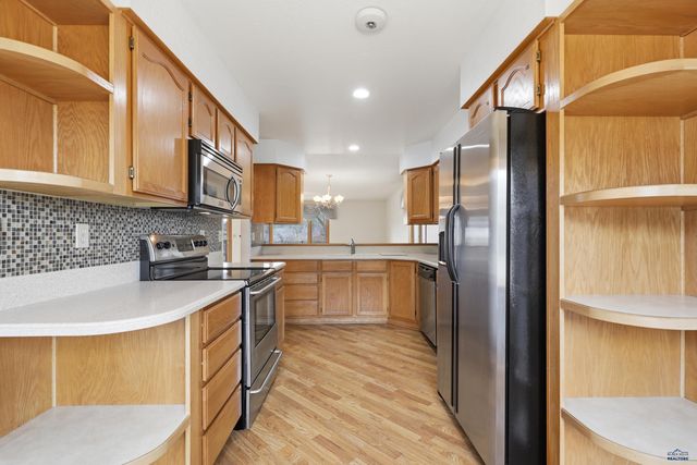 1055 DUFFER DR, Rapid City, SD 57702