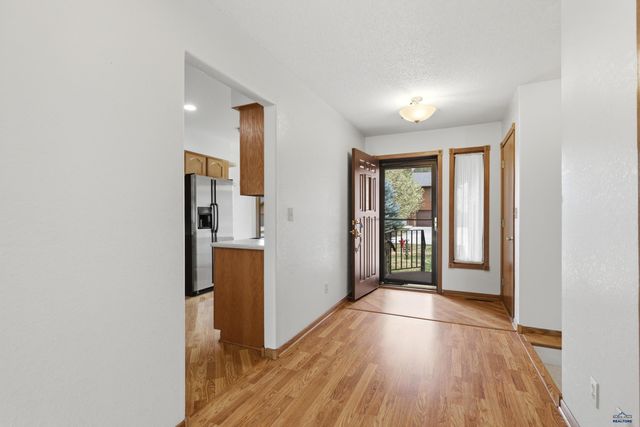 1055 DUFFER DR, Rapid City, SD 57702