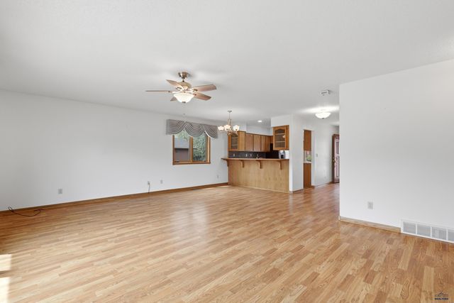 1055 DUFFER DR, Rapid City, SD 57702