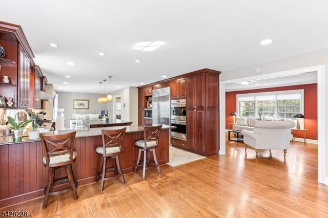65 Rockledge Dr, Livingston Twp., NJ 07039
