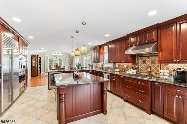 65 Rockledge Dr, Livingston Twp., NJ 07039