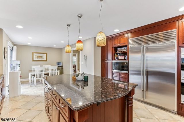 65 Rockledge Dr, Livingston Twp., NJ 07039