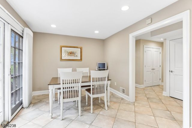 65 Rockledge Dr, Livingston Twp., NJ 07039