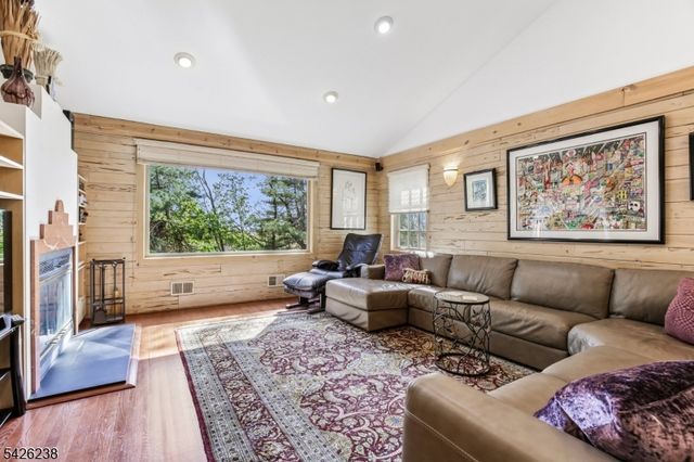 65 Rockledge Dr, Livingston Twp., NJ 07039