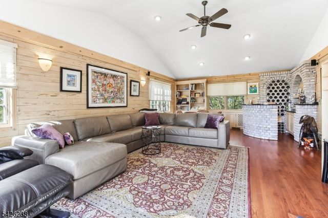 65 Rockledge Dr, Livingston Twp., NJ 07039