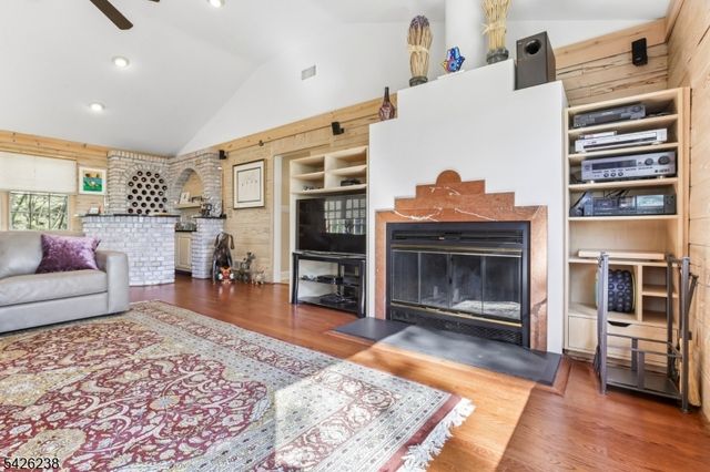 65 Rockledge Dr, Livingston Twp., NJ 07039