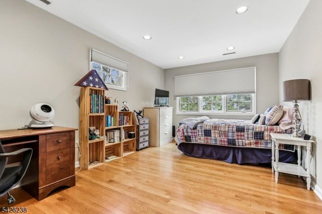 65 Rockledge Dr, Livingston Twp., NJ 07039