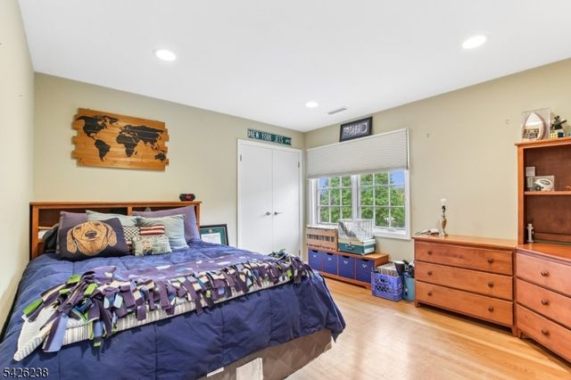65 Rockledge Dr, Livingston Twp., NJ 07039