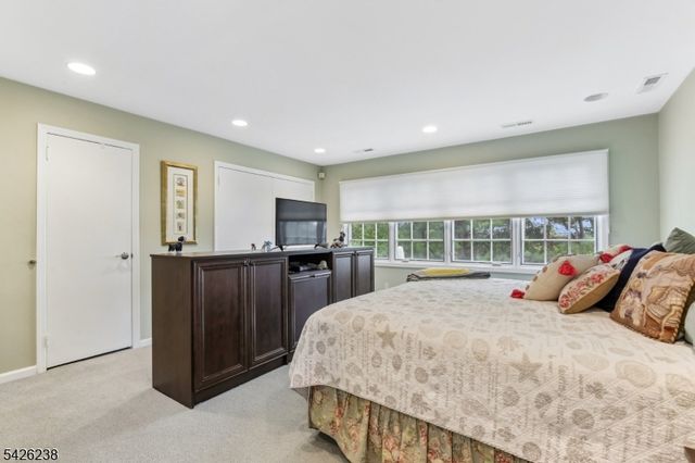 65 Rockledge Dr, Livingston Twp., NJ 07039
