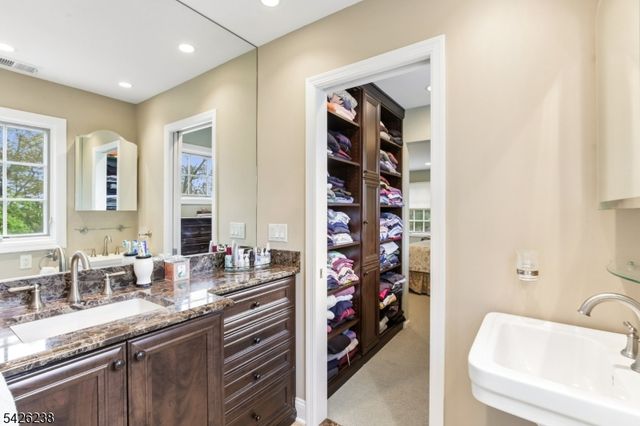 65 Rockledge Dr, Livingston Twp., NJ 07039
