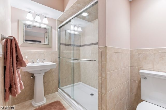 65 Rockledge Dr, Livingston Twp., NJ 07039