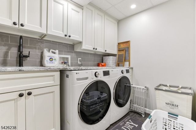 65 Rockledge Dr, Livingston Twp., NJ 07039