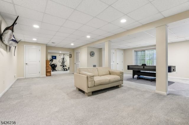 65 Rockledge Dr, Livingston Twp., NJ 07039