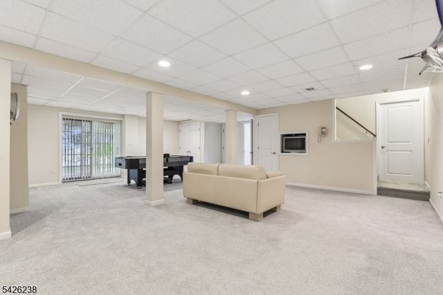 65 Rockledge Dr, Livingston Twp., NJ 07039