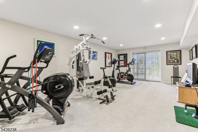 65 Rockledge Dr, Livingston Twp., NJ 07039