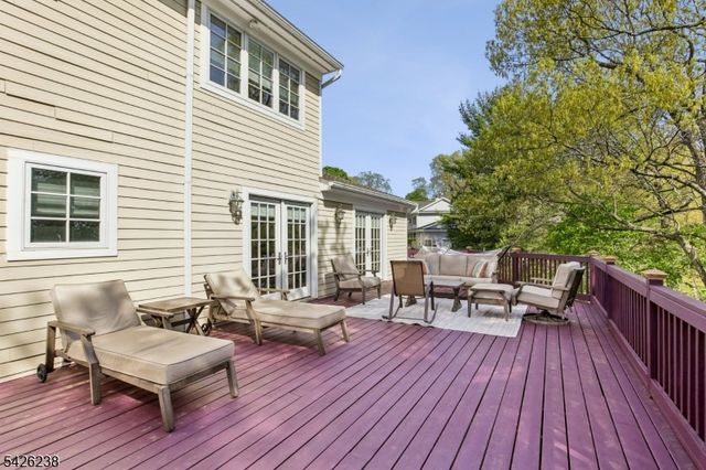 65 Rockledge Dr, Livingston Twp., NJ 07039