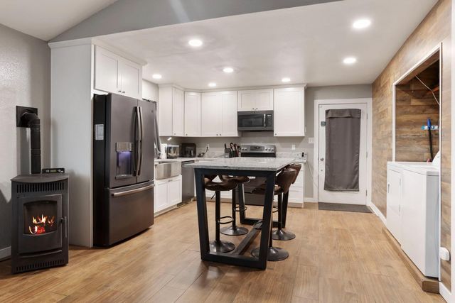 5090 Cox Dr, Valley Springs, CA 95252