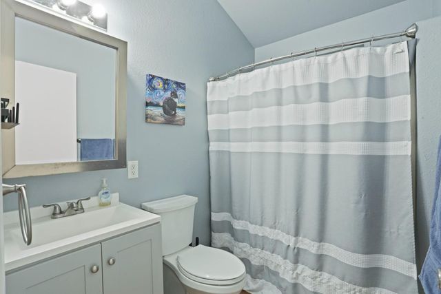 5090 Cox Dr, Valley Springs, CA 95252