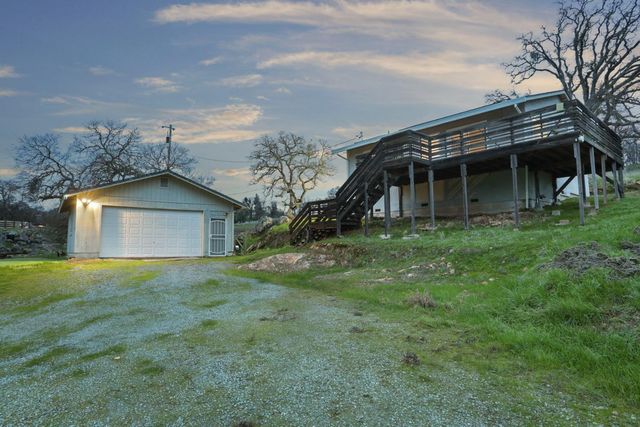 5090 Cox Dr, Valley Springs, CA 95252