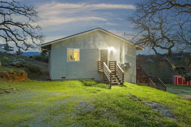 5090 Cox Dr, Valley Springs, CA 95252