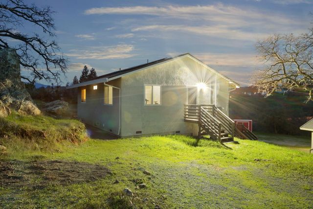 5090 Cox Dr, Valley Springs, CA 95252