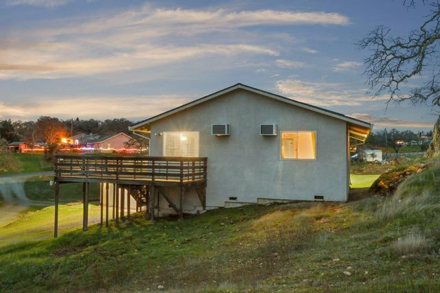 5090 Cox Dr, Valley Springs, CA 95252