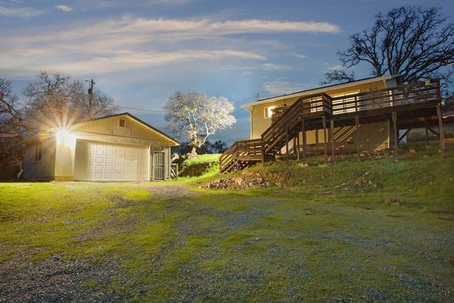 5090 Cox Dr, Valley Springs, CA 95252